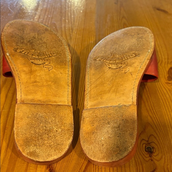 Freebird Red Leather golden Sandals - Picture 9 of 12